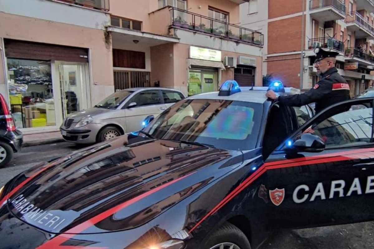 auto carabinieri strada